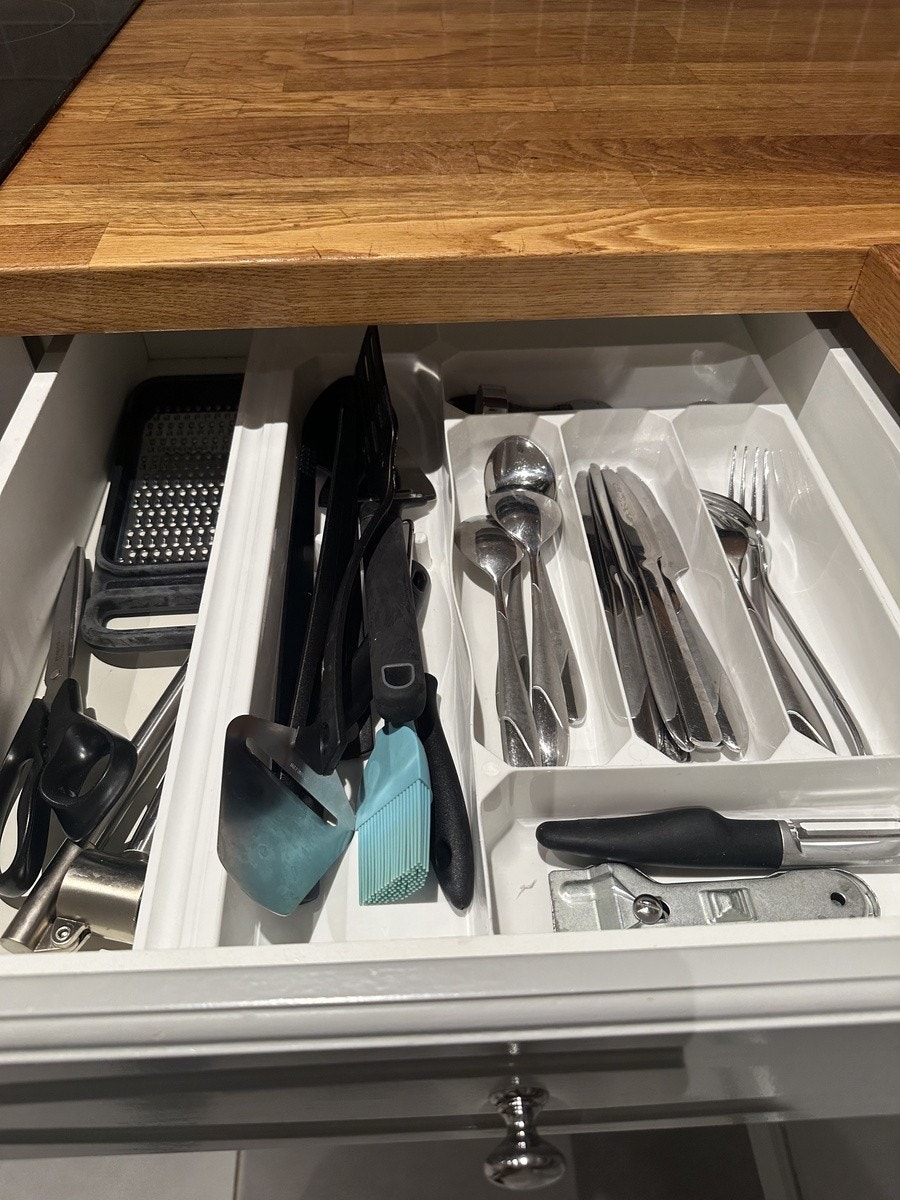 Fullt innredet kjøkken Galleribilde