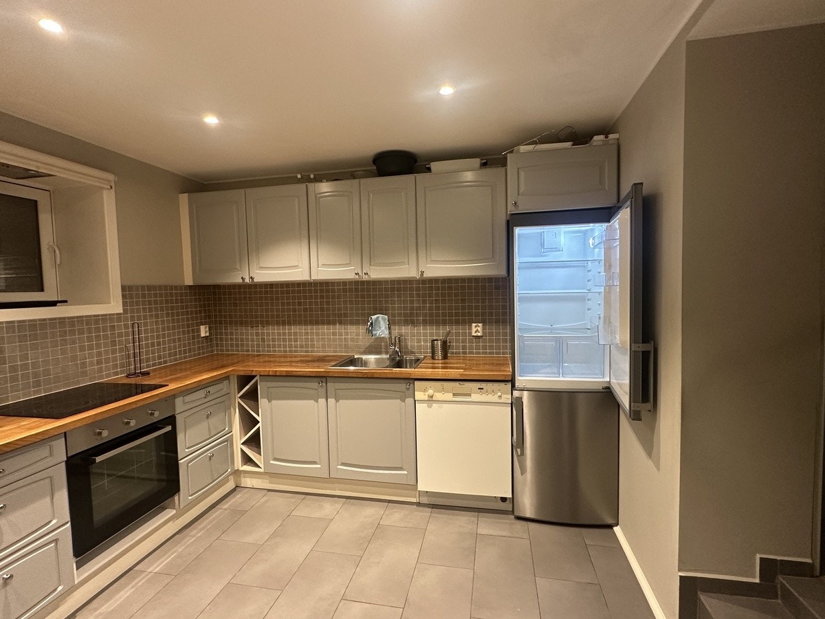 Stort kjøleskap med fryser Galleribilde