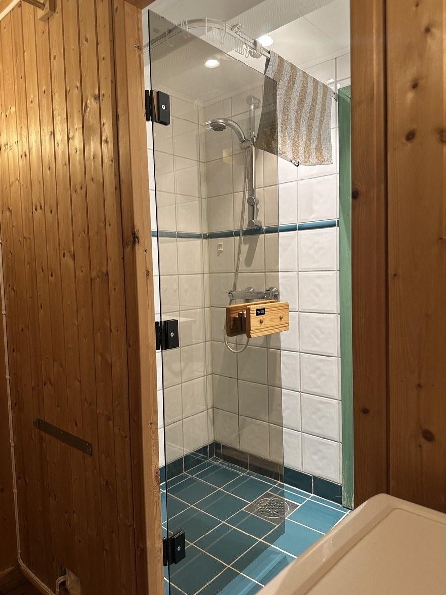 Vaskerom sett innenfor bad Galleribilde