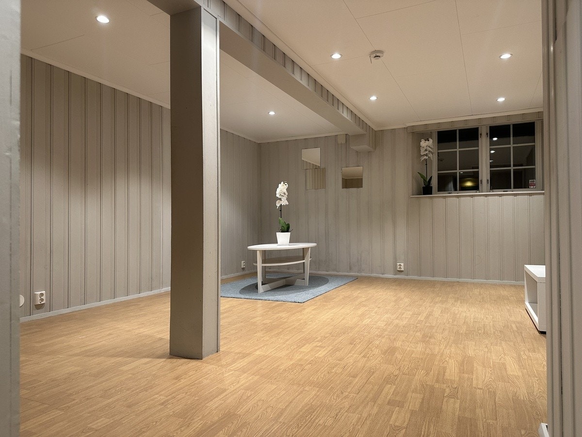 God plass til sofa, stoler Galleribilde