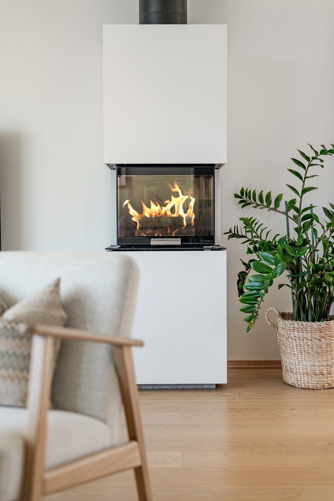 Stilren peis som gir både varme og hyggelig stemning på kjølige dager. Galleribilde