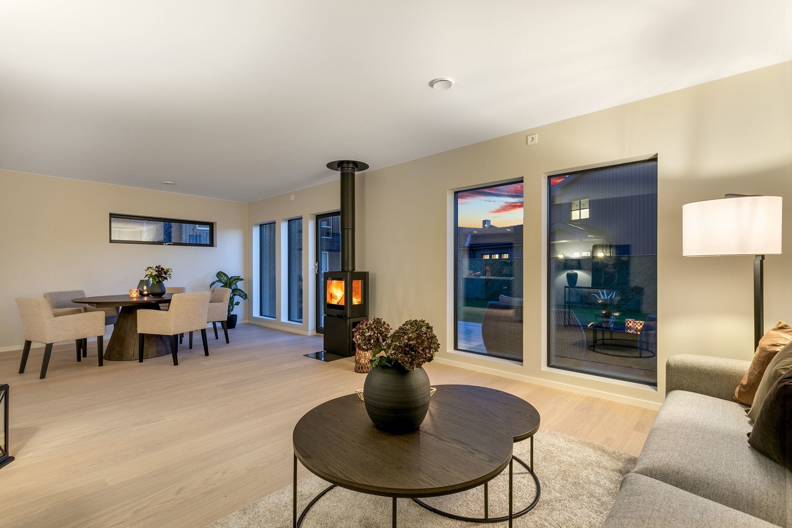 Kveldsstemning i stuen Galleribilde