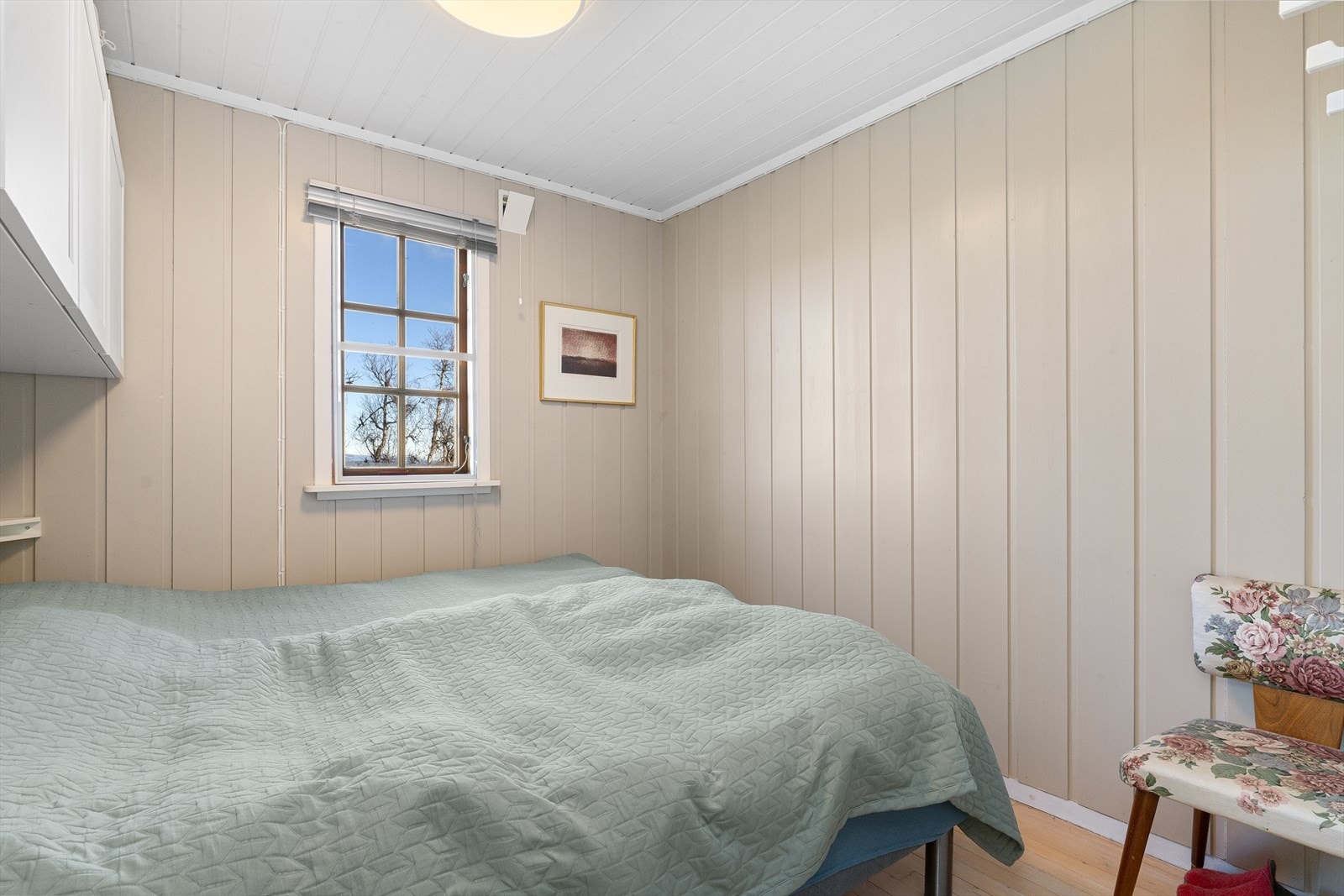 To av soverommene er innredet med dobbeltsenger mens soverom 3 har plass bygd køyeseng. Galleribilde