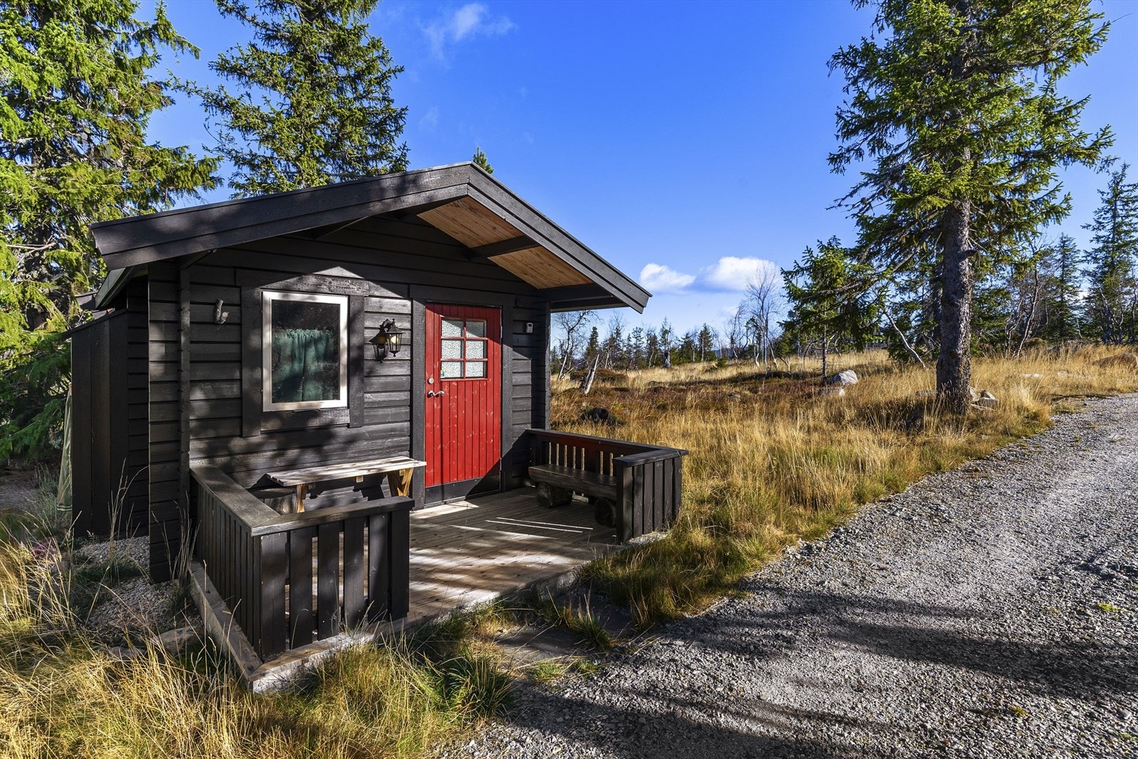 Hytta har også et eksternt anneks på 9 kvm med badstue, gang og dusjmuligheter. Galleribilde