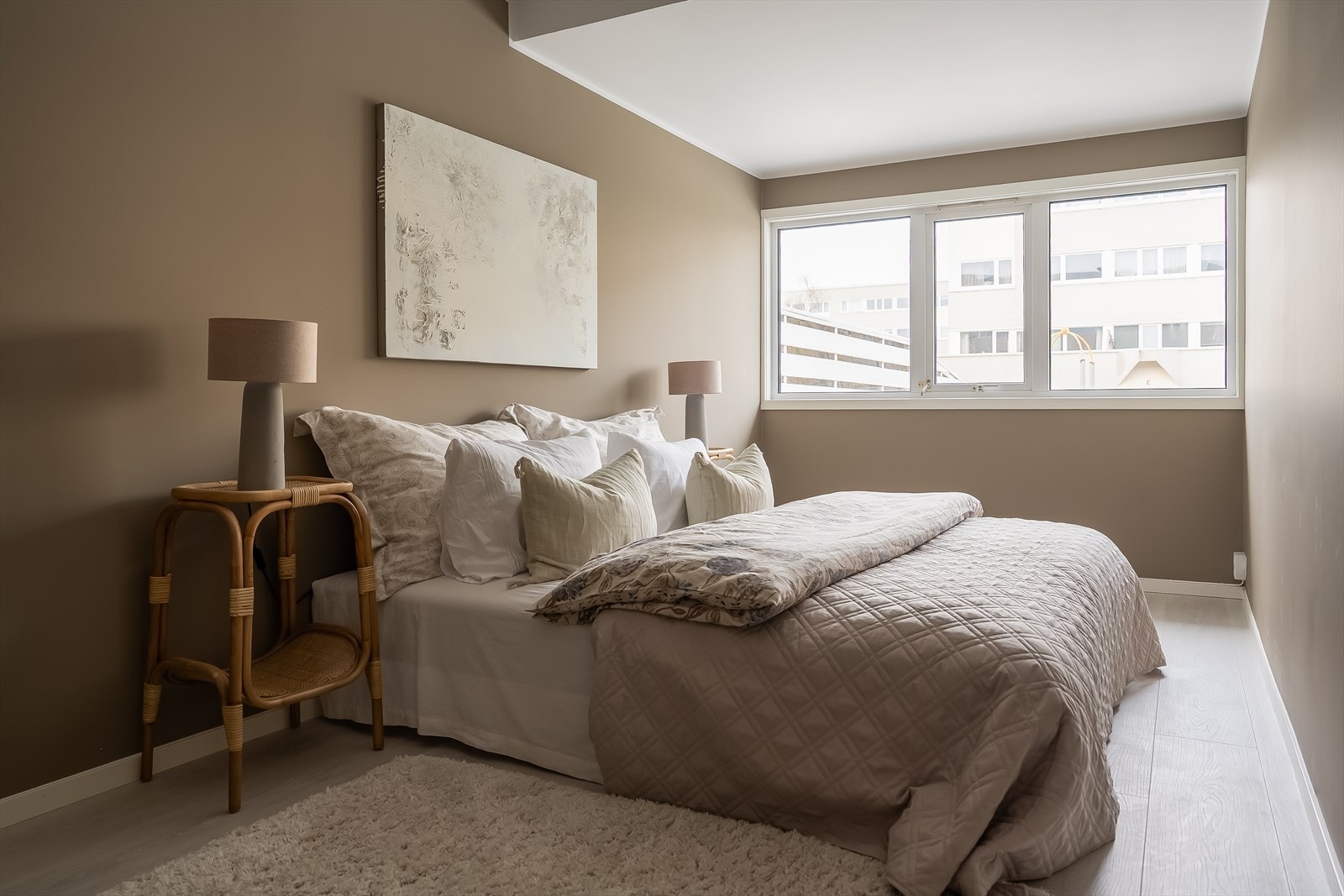 Boligen inneholder 3 soverom. Her finner man et master bedroom på 14,2 kvm. Galleribilde