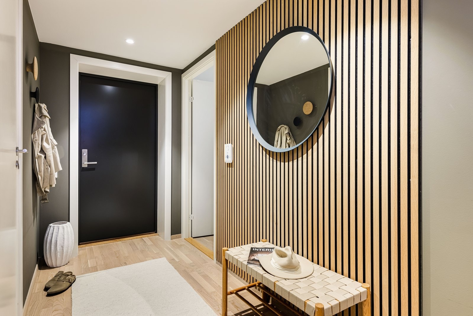 Det første som møter deg er en romslig og lekker entré Galleribilde