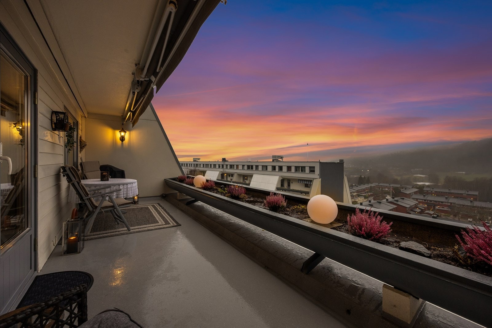 Lys og tiltalende 2-roms med stor vestvendt balkong Galleribilde