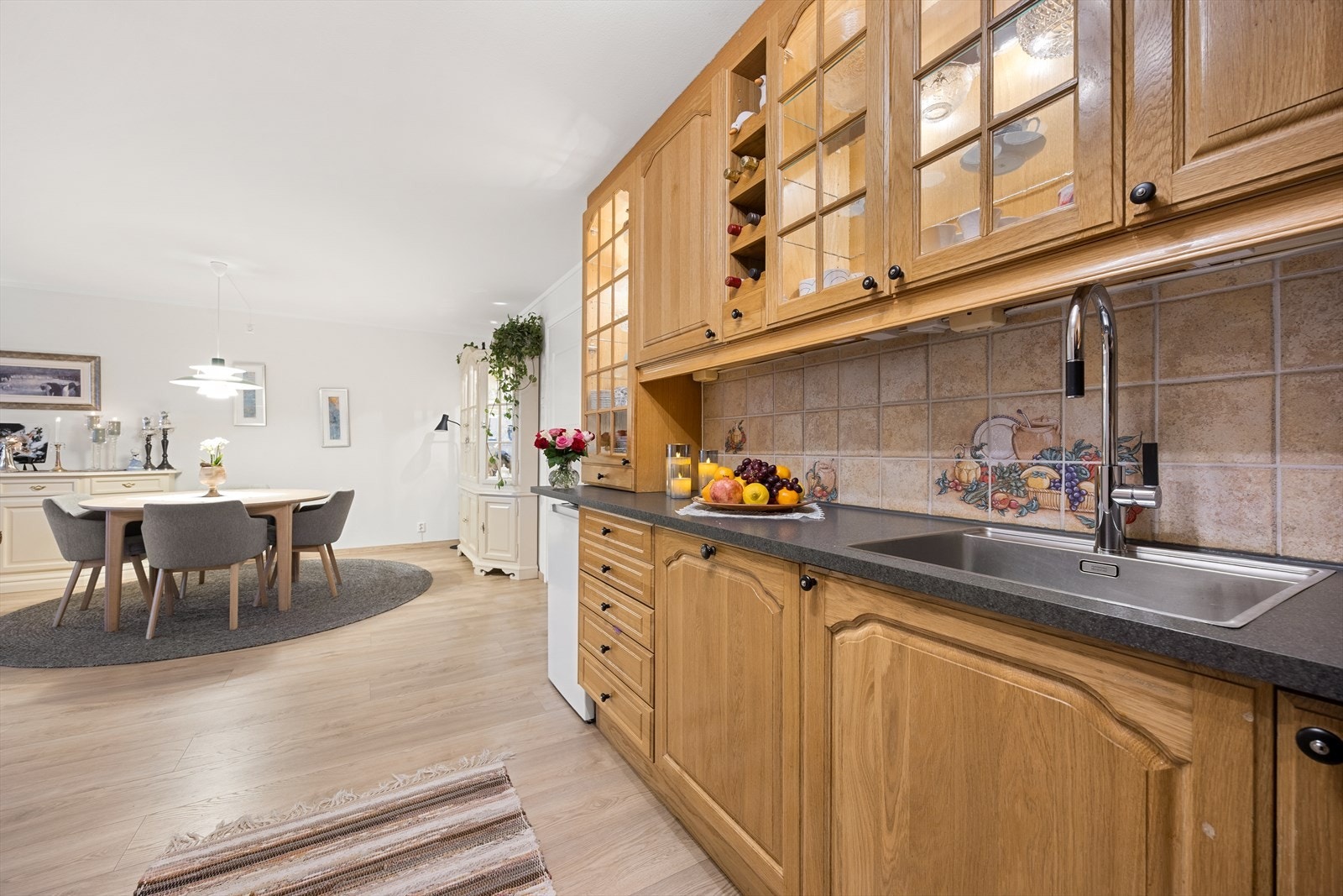 Fliser pryder og beskytter bakveggene Galleribilde