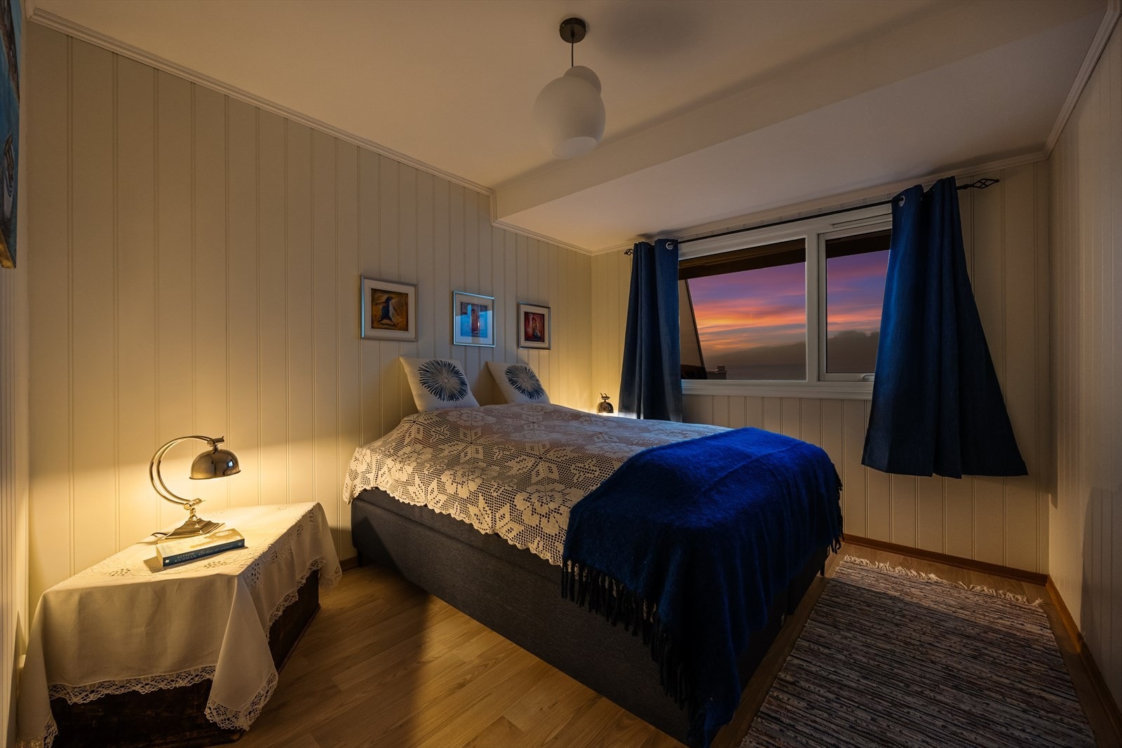 Deilig og lunt soverom med utsikt Galleribilde