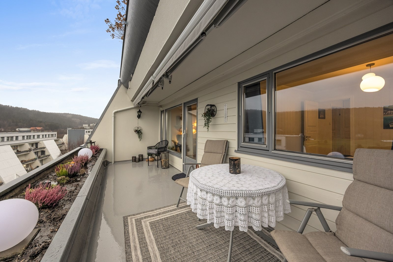 Balkongen oppleves som skjermet og privat og uten innsyn Galleribilde