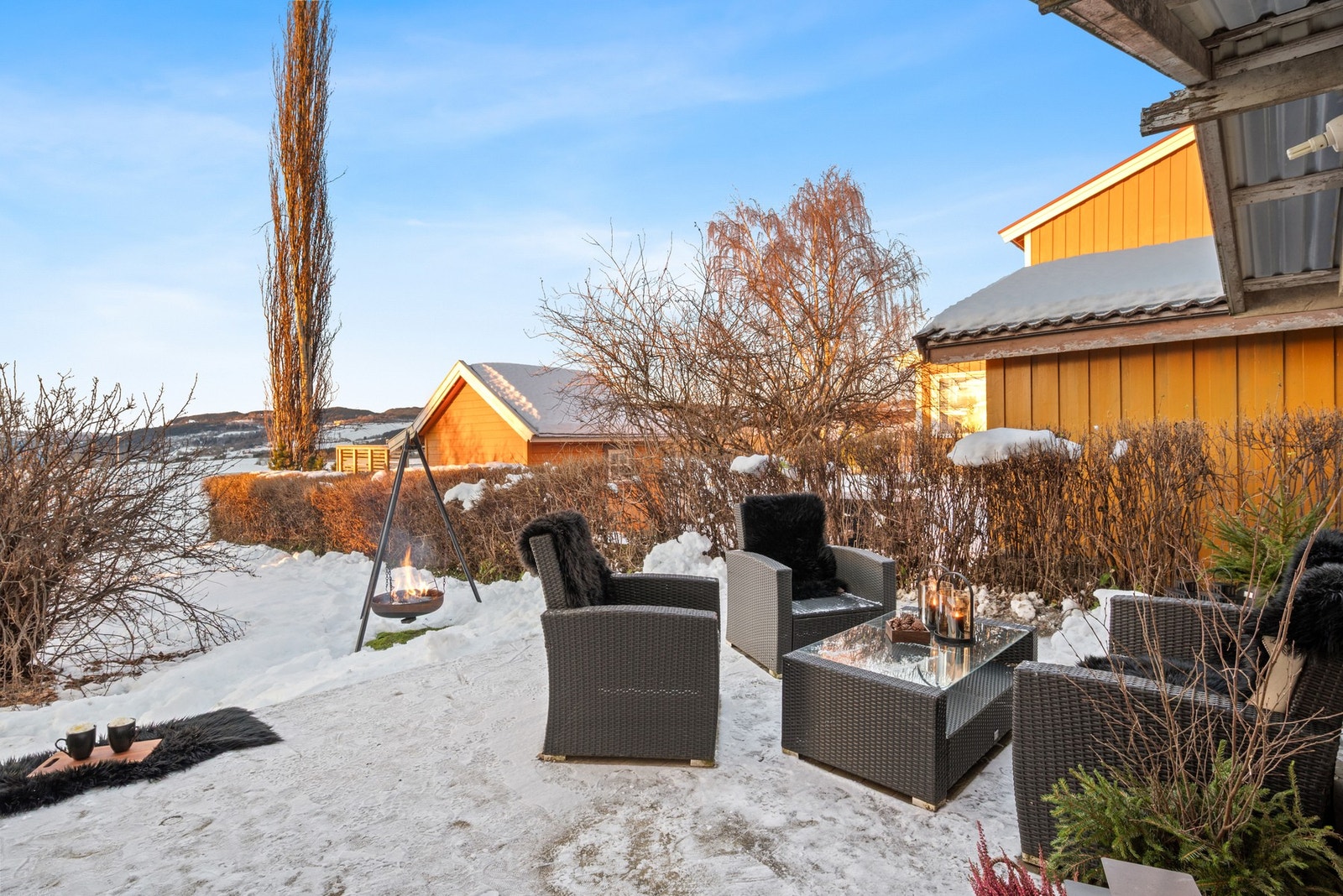 Det er også etablert en markterrasse bak garasjen. Galleribilde