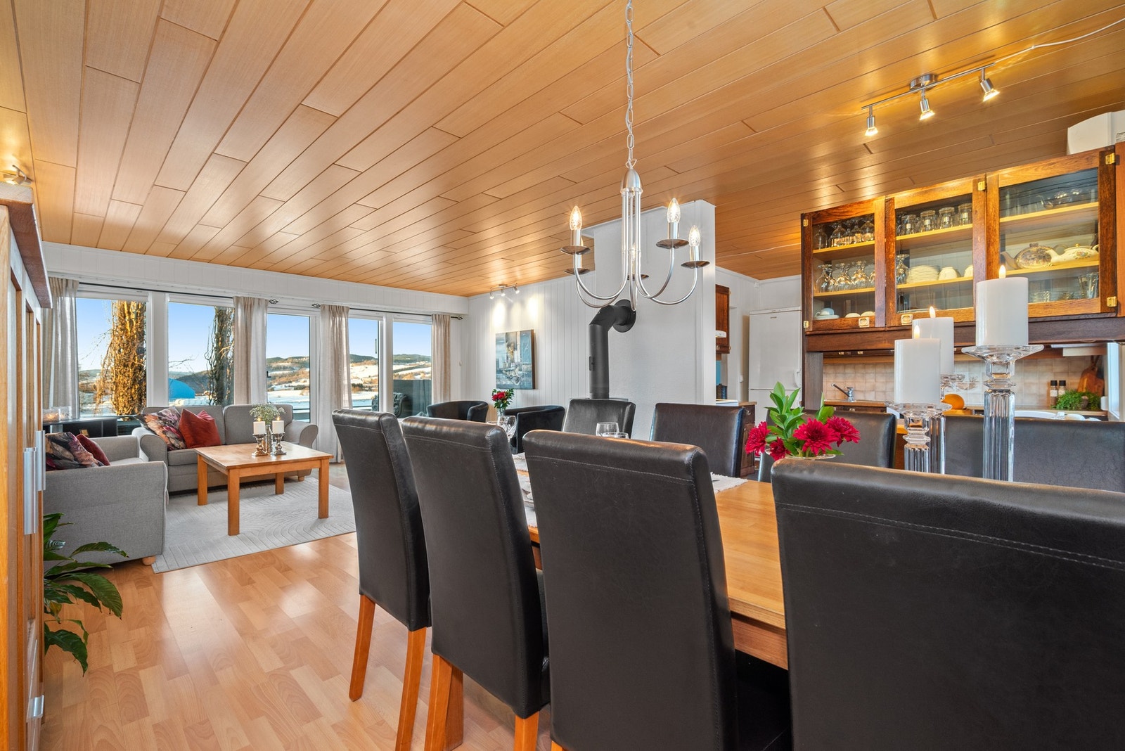 Her er det god plass til spisestue som rommer hele storfamilien. Galleribilde