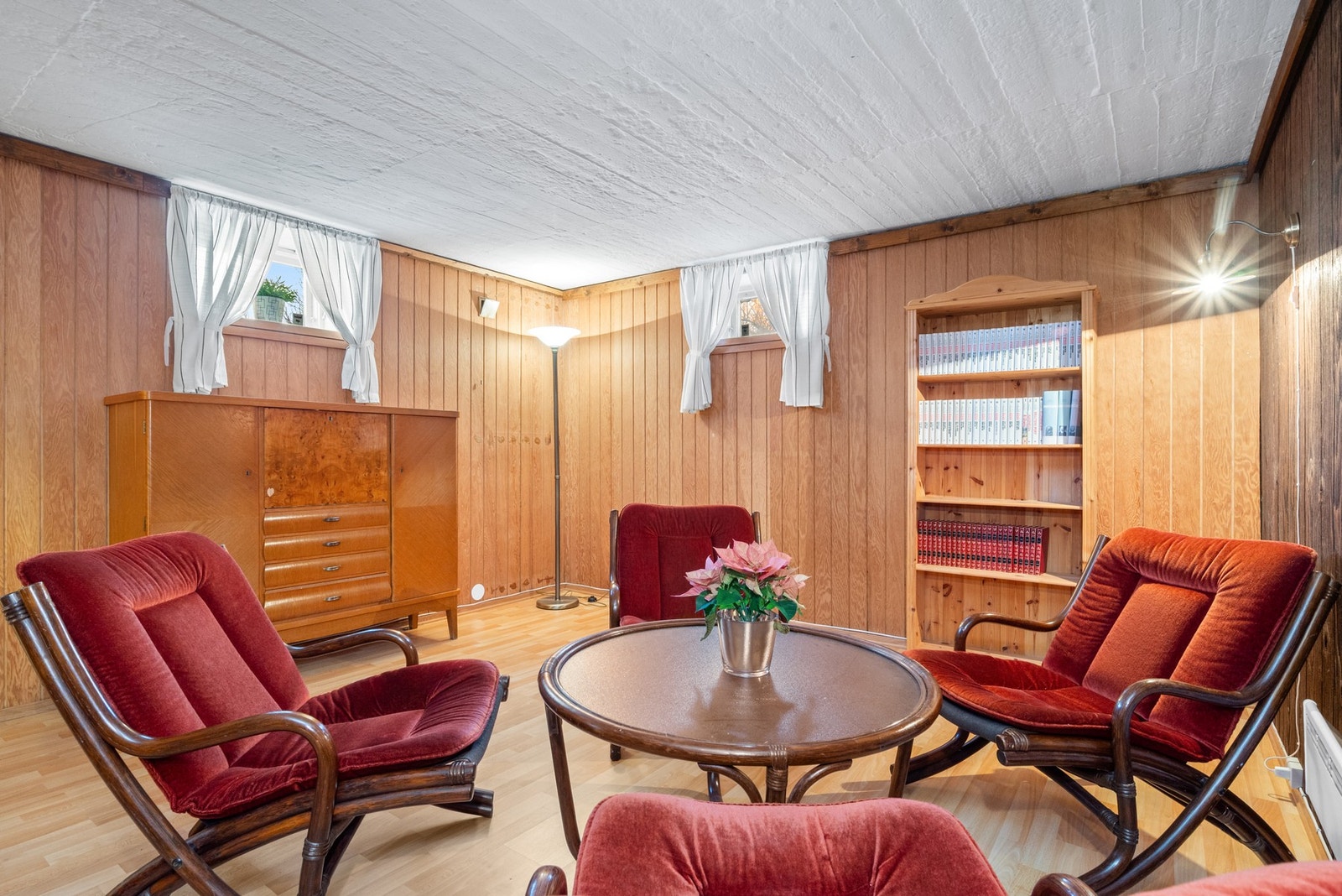 Opprinnelig bod er i dag innredet som kjellerstue. Rommet er ca. 15 kvm. Galleribilde