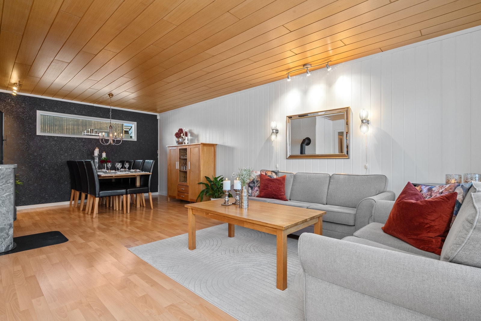 Boligen er opprinnelig oppført i 1962, med gode oppgraderinger i senere tid. Galleribilde