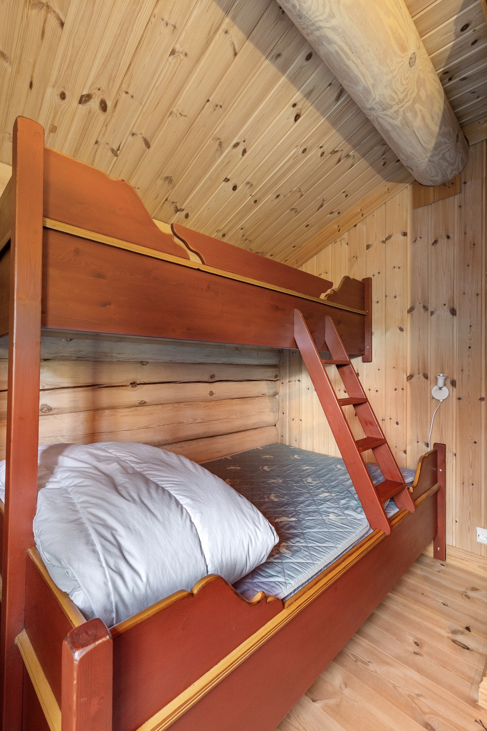 Rommene gir fleksible møbleringsmuligheter og kan enkelt innredes med dobbeltseng, køyeseng, nattbord og øvrig ønsket møblement. Soverom 2. Galleribilde