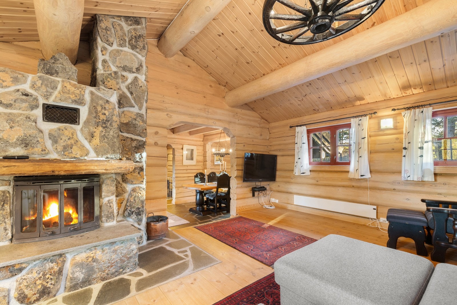 Videre inn til kjøkkenet. Galleribilde