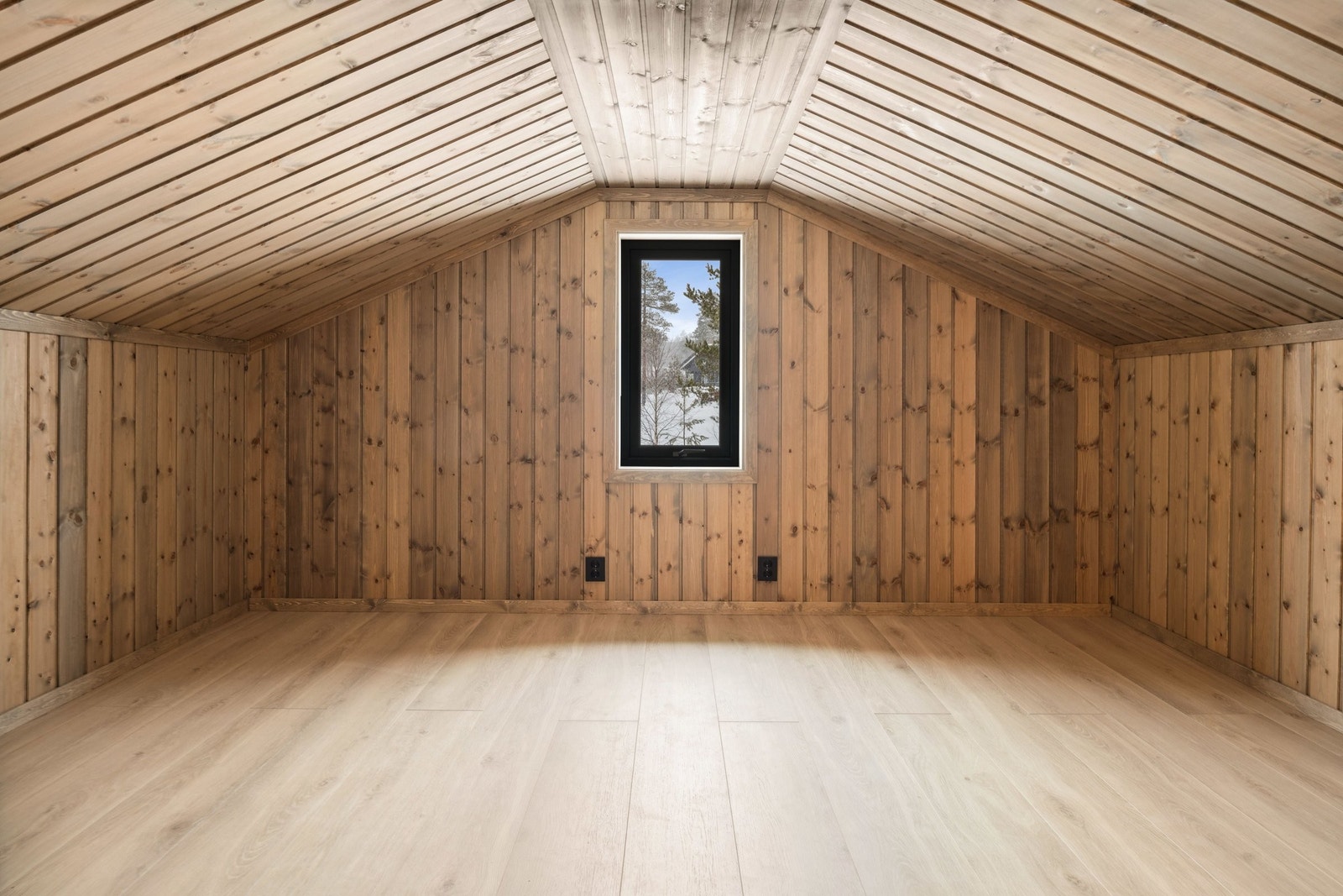 Andre side av hems/loft med mulighet for soveplasser Galleribilde