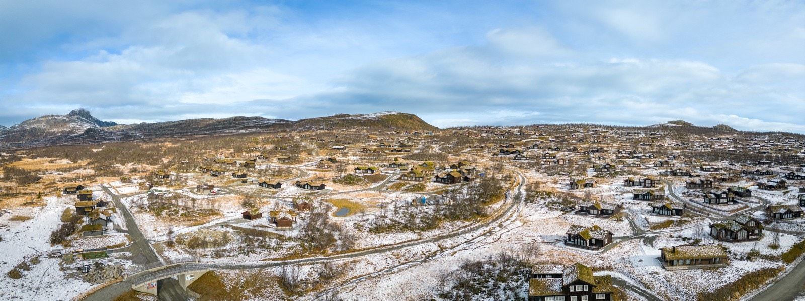 Sørre Garli er et tomtefelt beliggende meget attraktivt ca. 950 moh. nord for skiløypa (Grønn 1) opp mot Garli. Bildet er tatt høsten 2023. Galleribilde