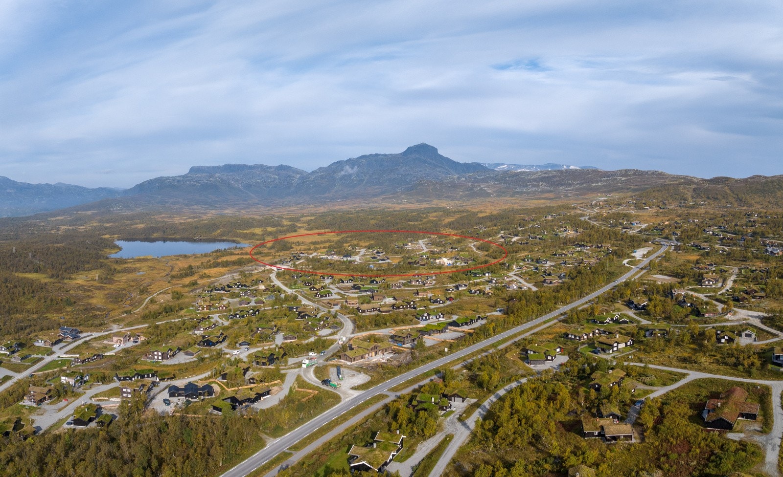 Tomtefeltet er grovt markert i den røde sirkelen. Galleribilde