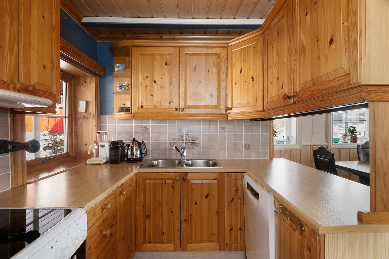 Innredninger i hestesko tilrettelagt for god arbeidsflyt Galleribilde