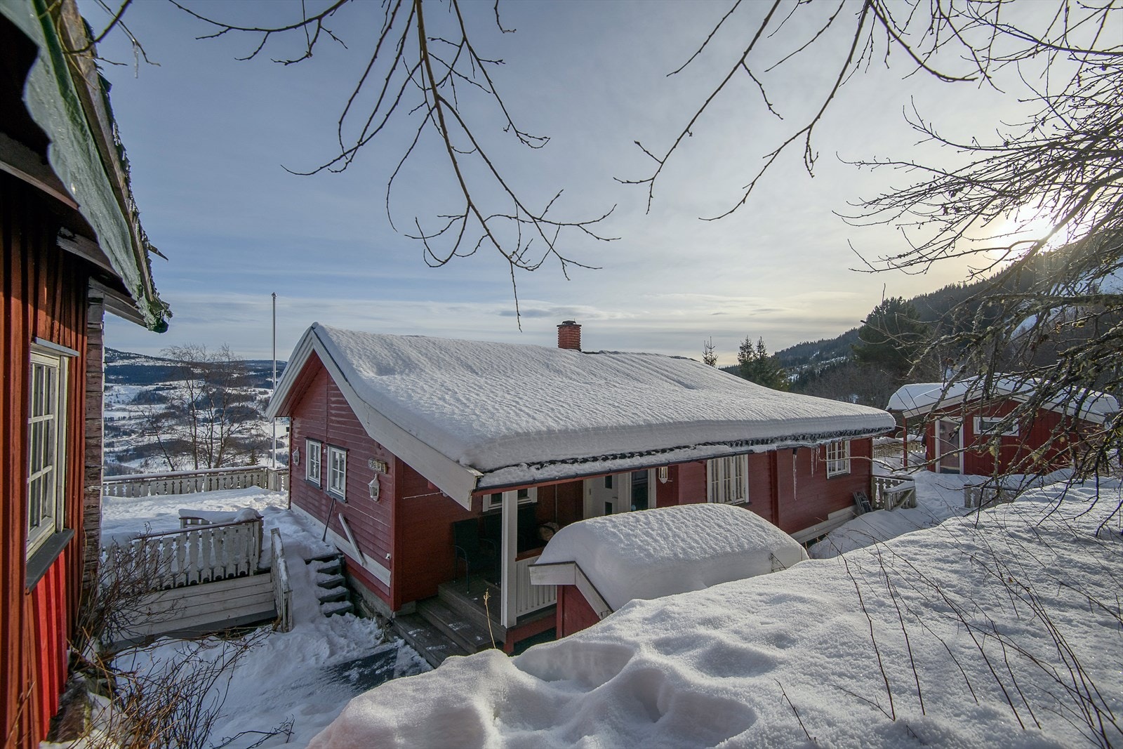Sjarmerende utsiktseiendom i naturskjønne omgivelser på Roåker Galleribilde