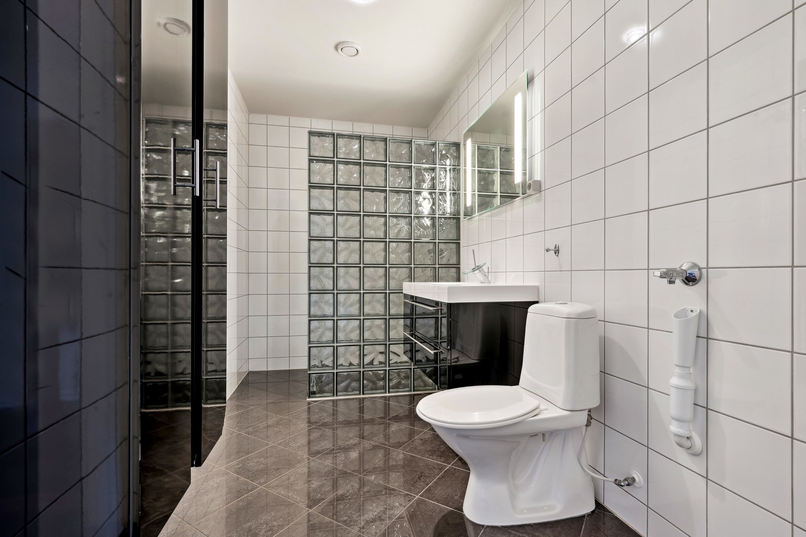 Flislagt bad med varmekabler i gulv Galleribilde