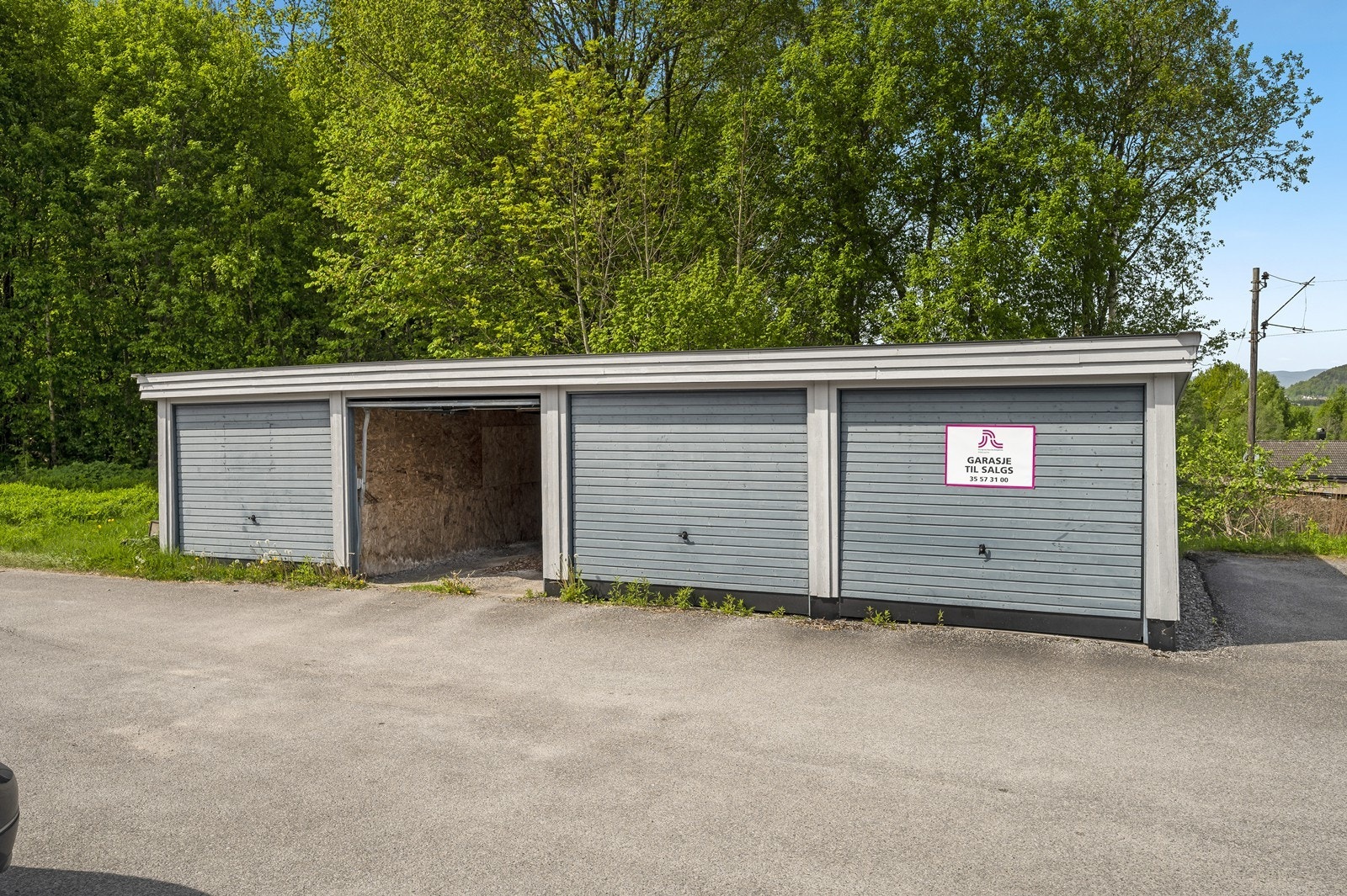 Garasjeplasser kan kjøpes om ønskelig dersom noen kommer for salg. Galleribilde