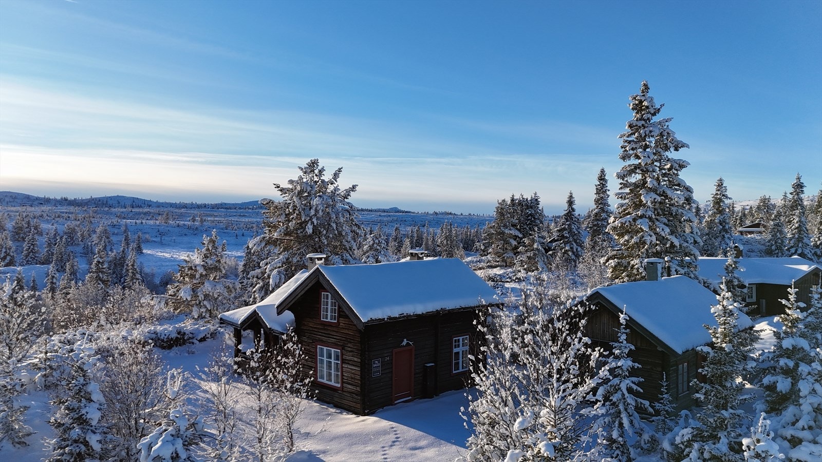 En unik fritidseiendom bestående av tradisjonell hallingstue fra 1913 og et over 100 år gammelt anneks. Galleribilde
