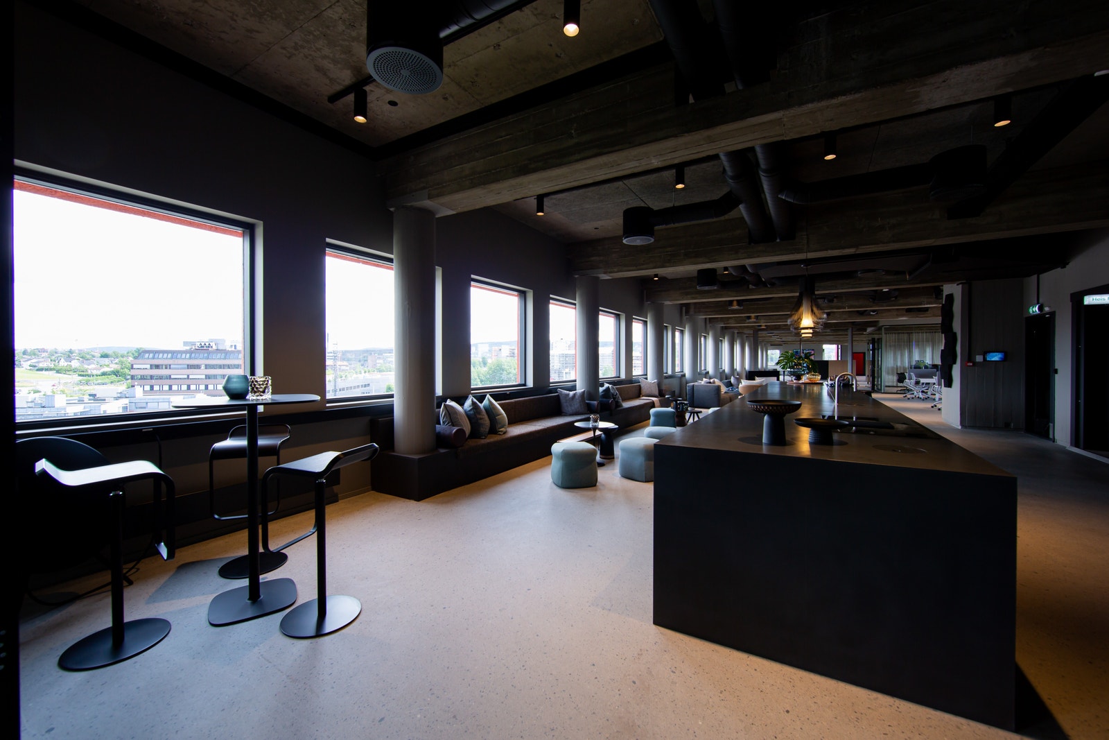 Lokaler i 7. etg. med god utsikt. Høy kontorstandard med svært god lysinnslipp Galleribilde