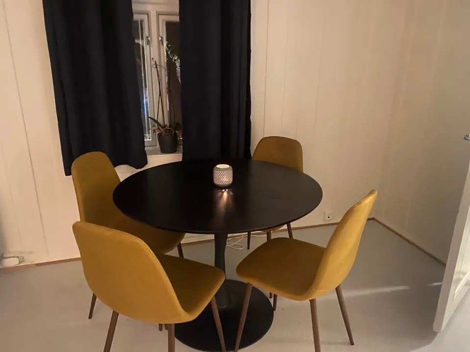 Spise bord med 4 stoler Galleribilde