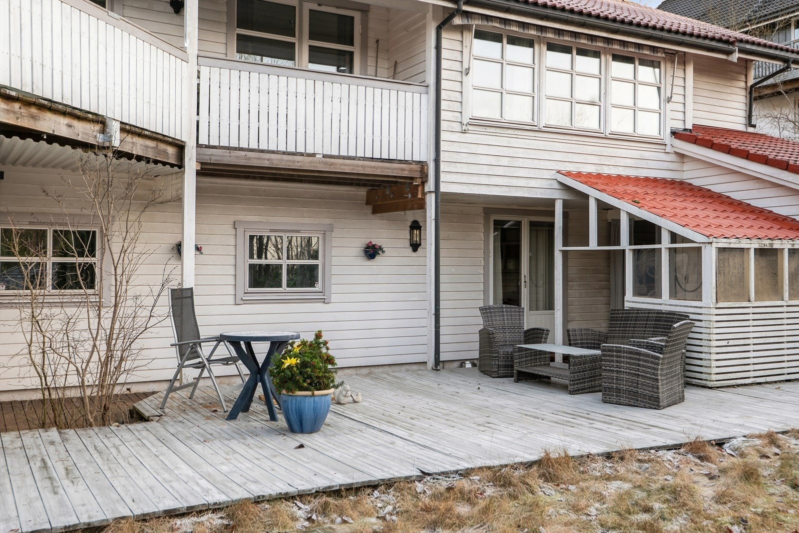 Selger rakk ikke å vaske ned huset utvendig i år, men tar du en grundig husvask, er det ikke sikkert du trenger å male opp med det første. Galleribilde