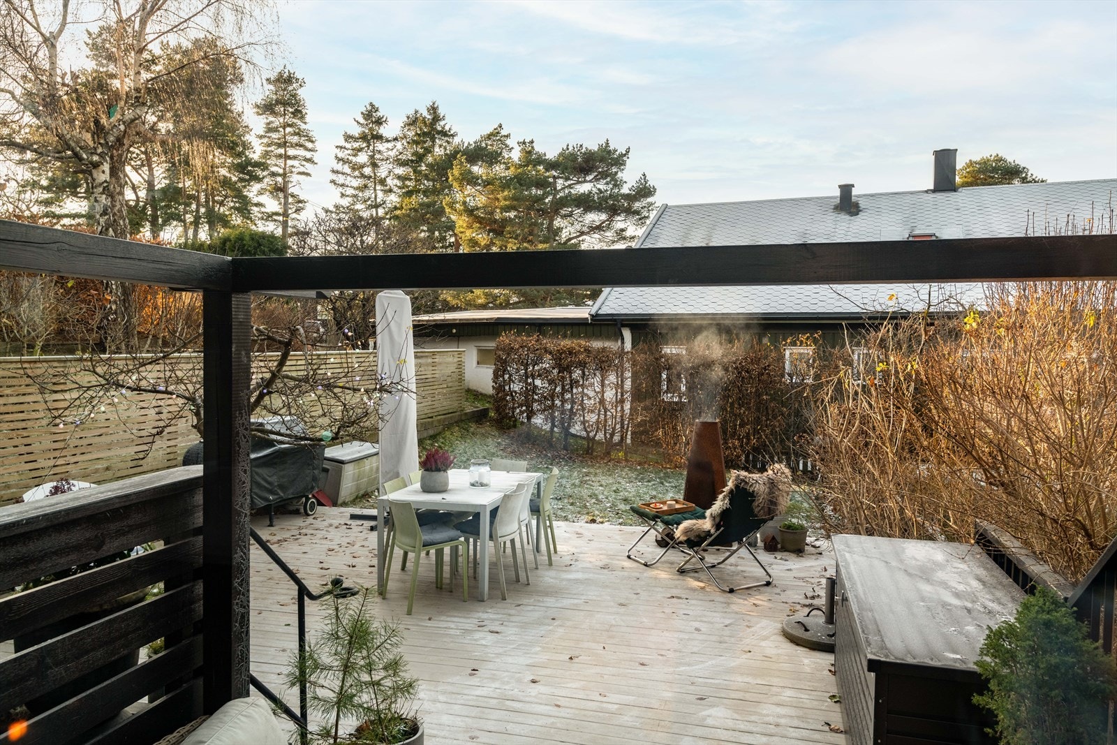 Hagen sett fra kjøkkenvinduet Galleribilde