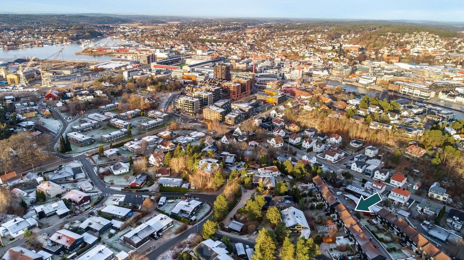 Fra Solåsen tar det bare noen få minutter ned til Værste-området med bredt tilbud av butikker, spisesteder, spesialforretninger, helsetilbud m.m. Galleribilde