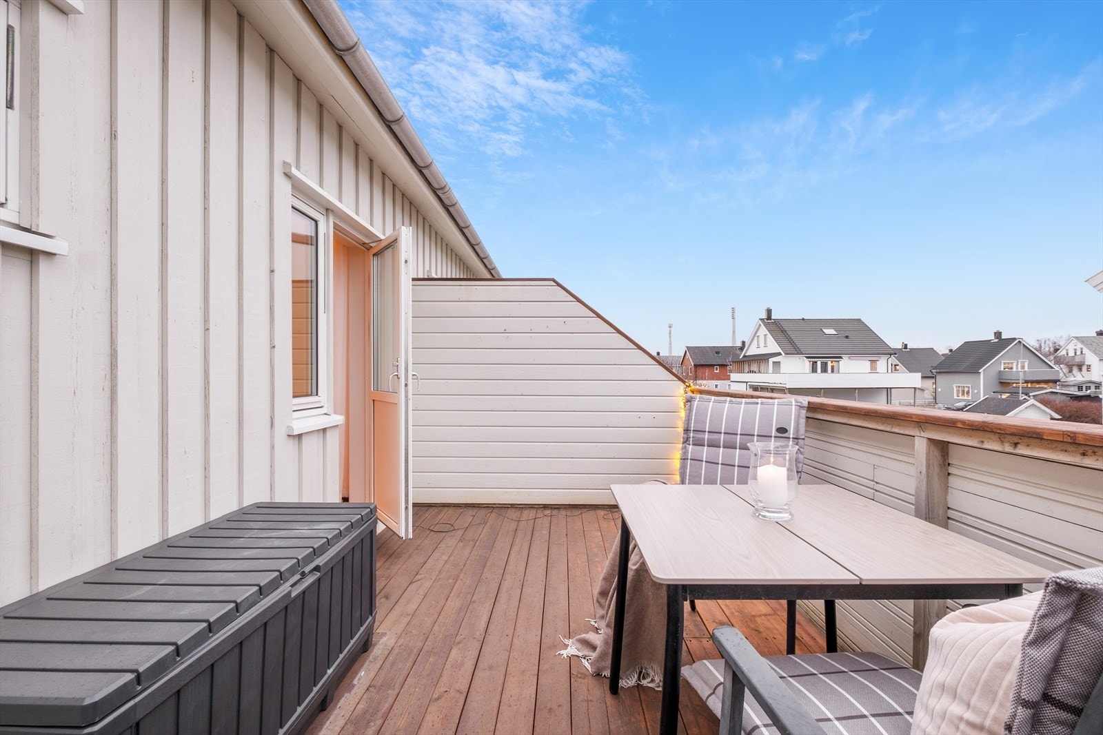 Selger opplyser om sol fra tidlig formiddag og frem til ca. kl. 19. Galleribilde