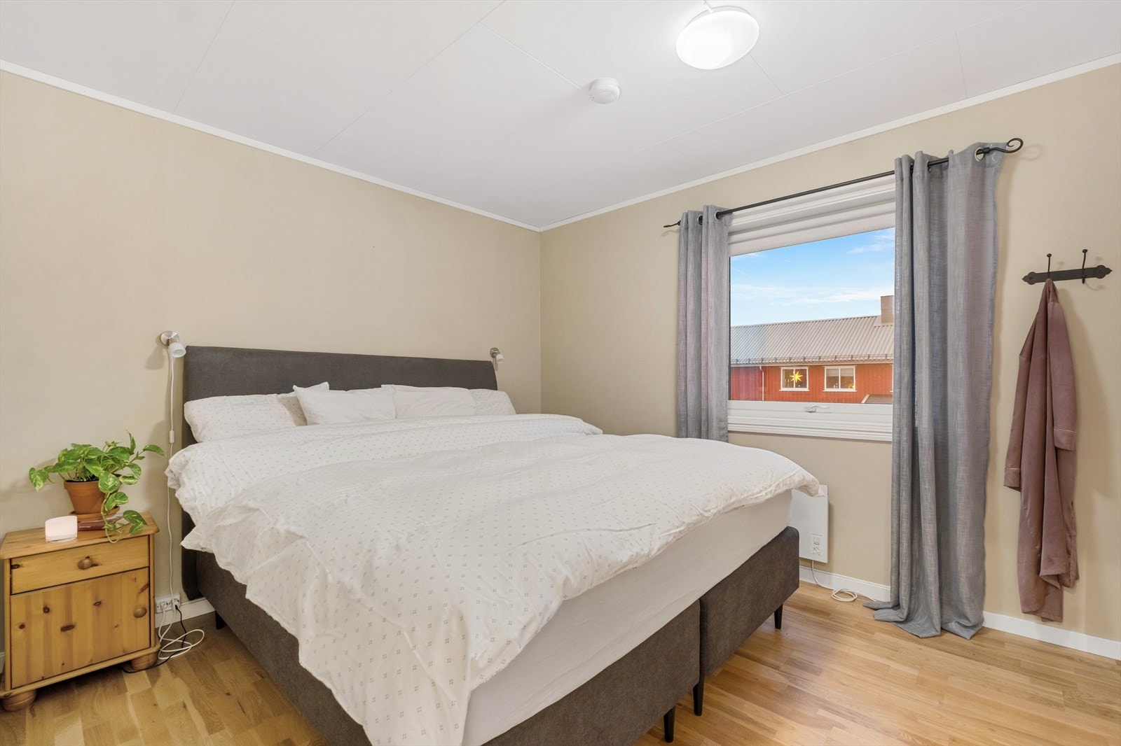 Hovedsoverommet fremstår som romslig. Galleribilde