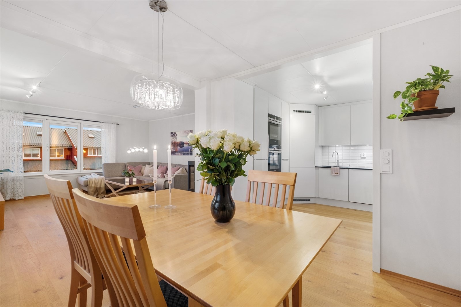 Spisegruppen tar plass i egen sone og inviterer til sosiale og hyggelige måltider med kjente og kjære. Galleribilde