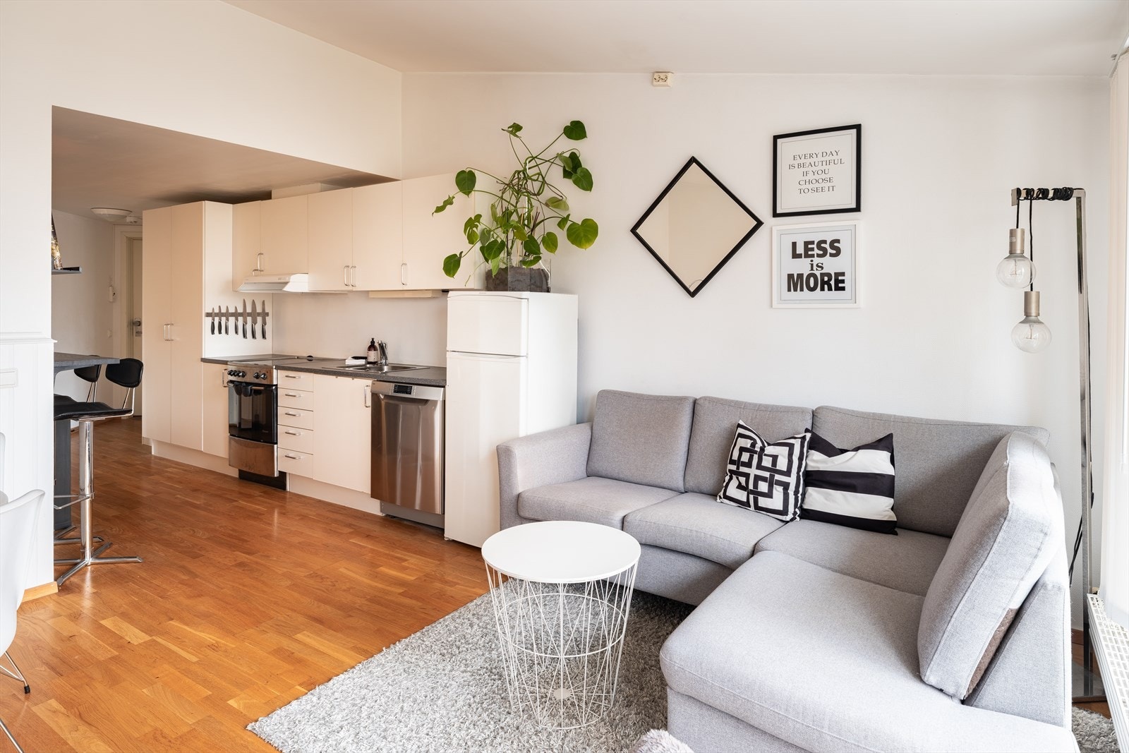 Åpen stue- og kjøkkenløsning på 23 m² Galleribilde