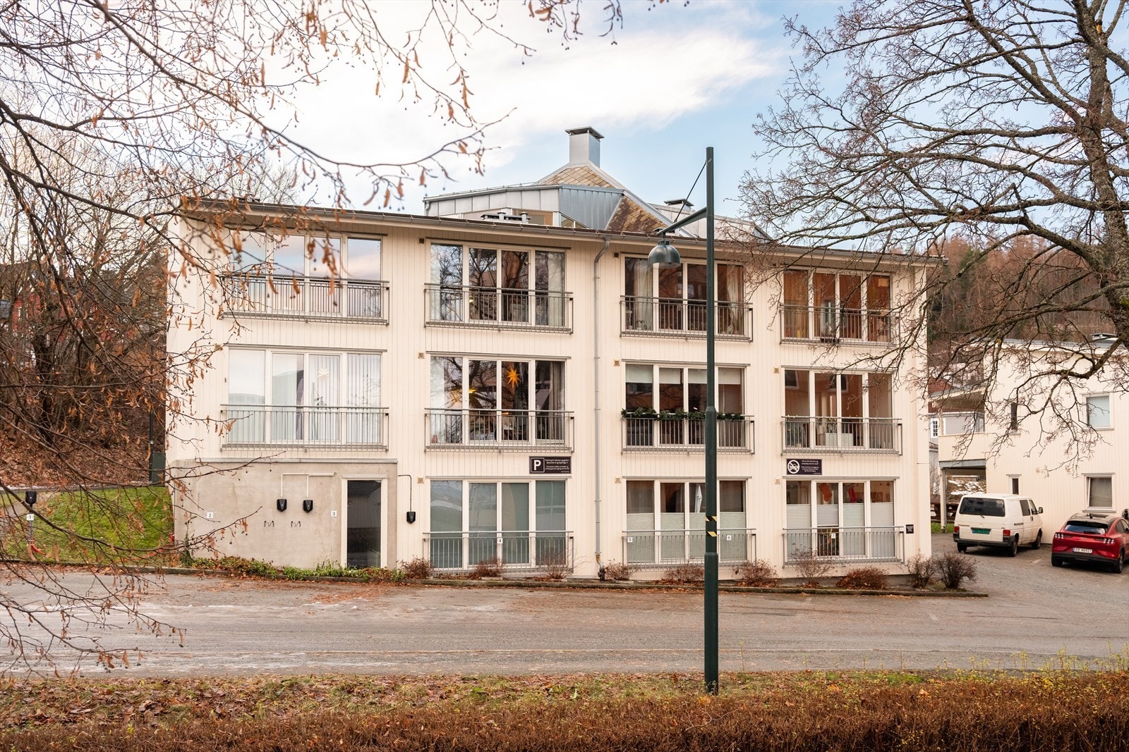 Det er fine grøntområder rundt leiligheten. Galleribilde