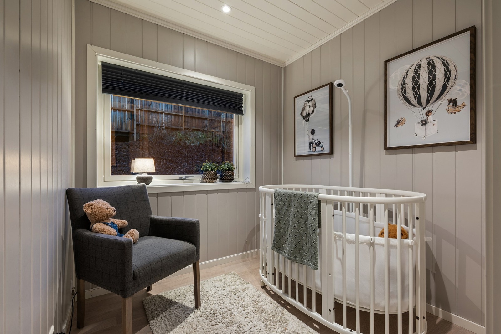 Et lyst soverom som egner seg utmerket som barnerom, kontor, gjesterom, eller til det du måtte ønske. Galleribilde