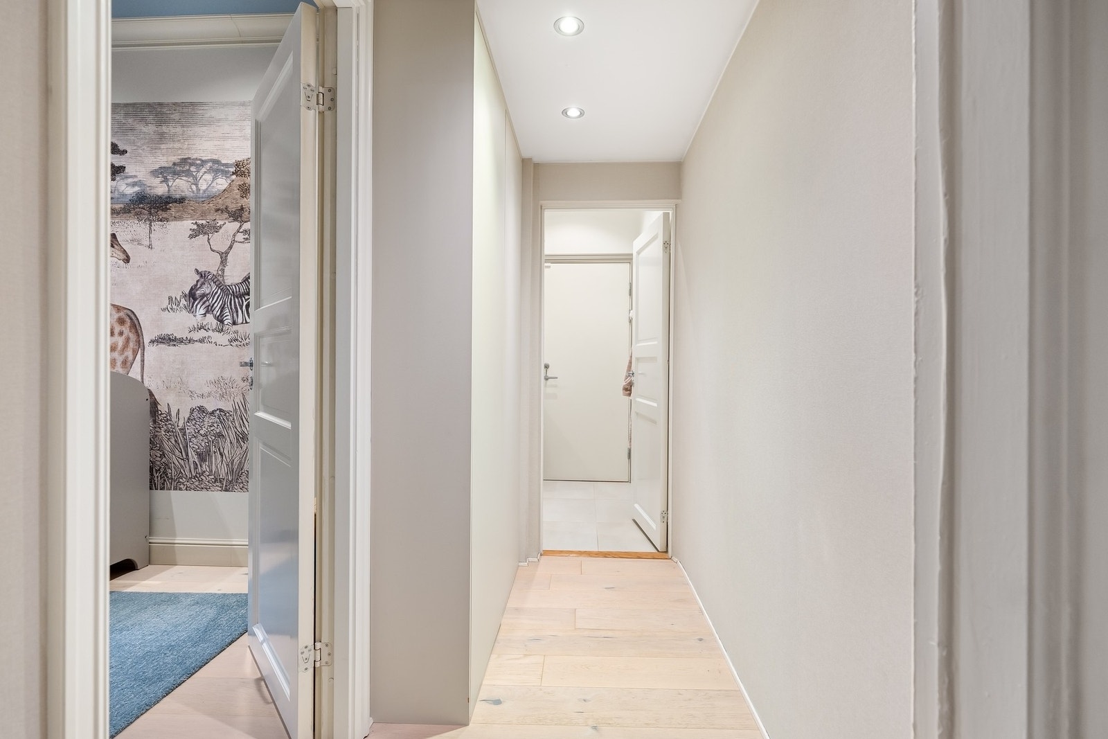 Gulv er belagt med enstavs parkett. Galleribilde