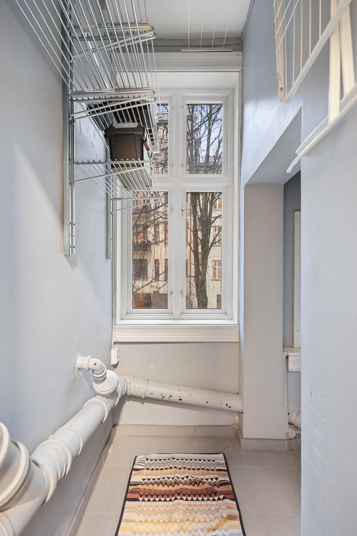 Det medfølger hele 4 boder. Det er plassert vaskemaskin og tørketrommel i den ene boden som ligger i samme etasje som leiligheten. Galleribilde