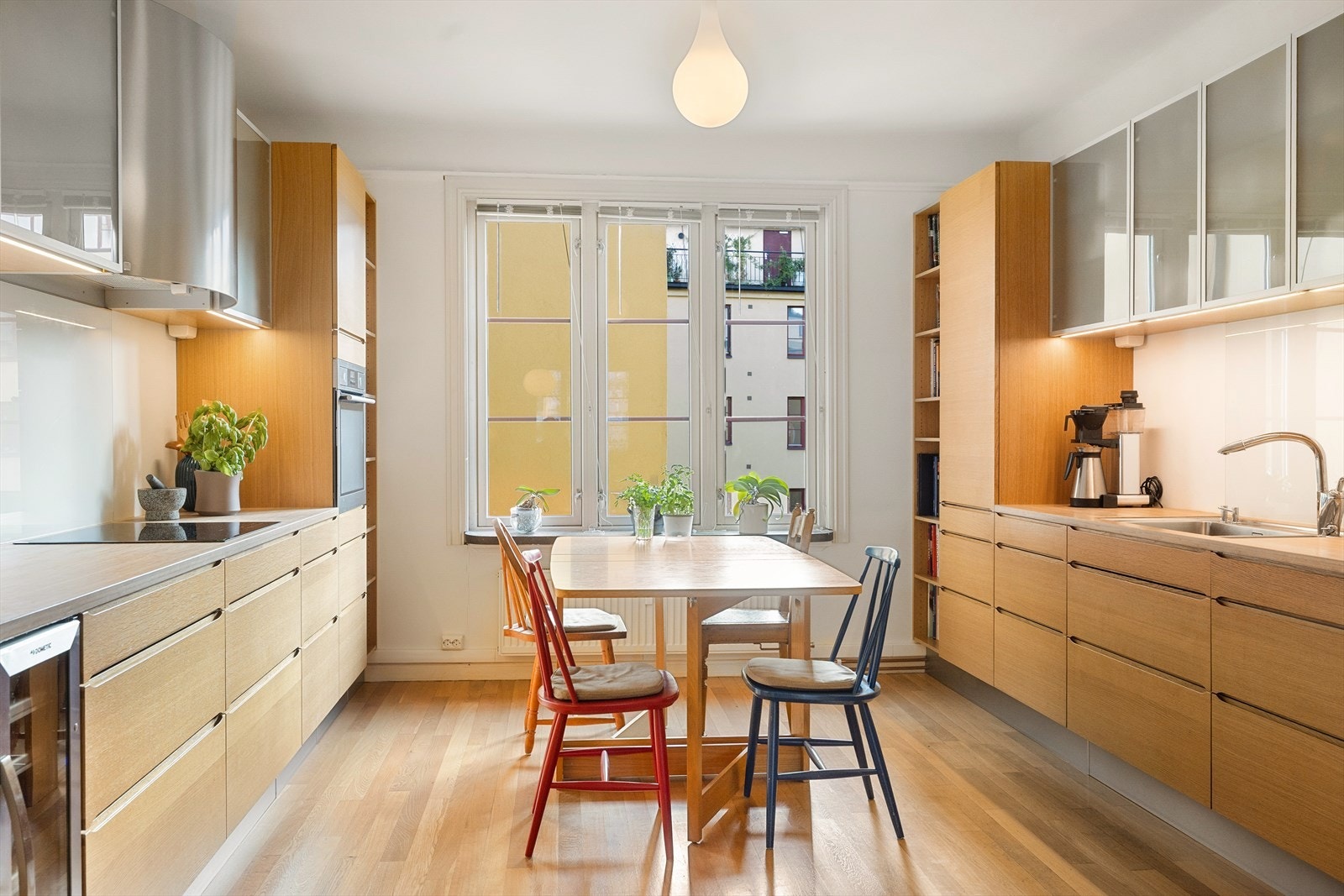 Leiligheten har et herlig, sosialt spisekjøkken med god plass til spisegruppe. Galleribilde