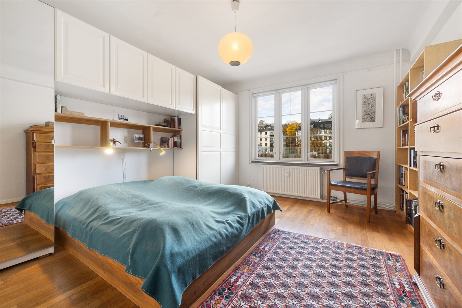 Leiligheten har to gode soverom med adkomst fra gangen. Galleribilde