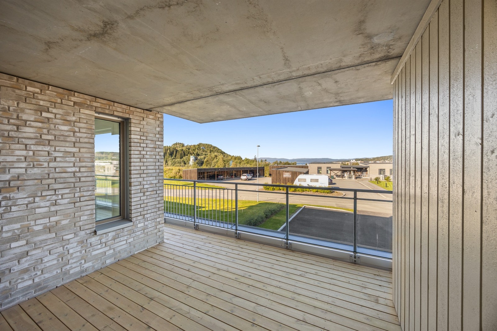 Her kan man nyte gode solforhold og pen utsikt! Galleribilde