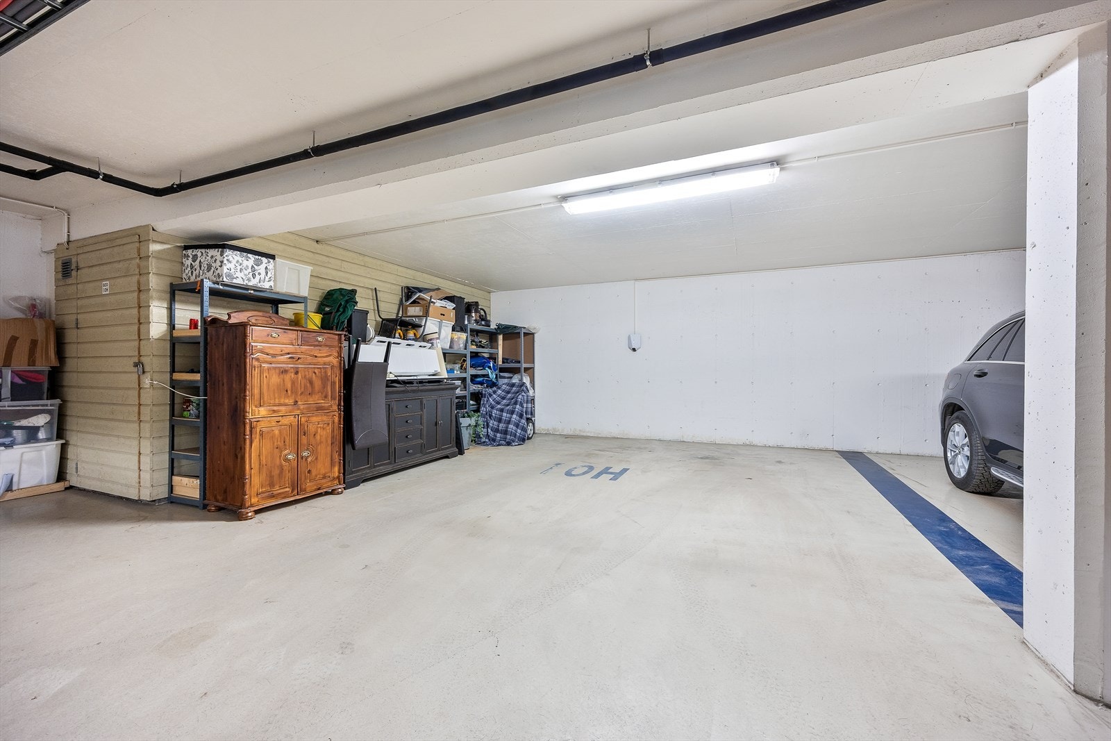 Det medfølger to parkeringsplasser og en bod på 9 m² i felles garasjekjeller. Galleribilde