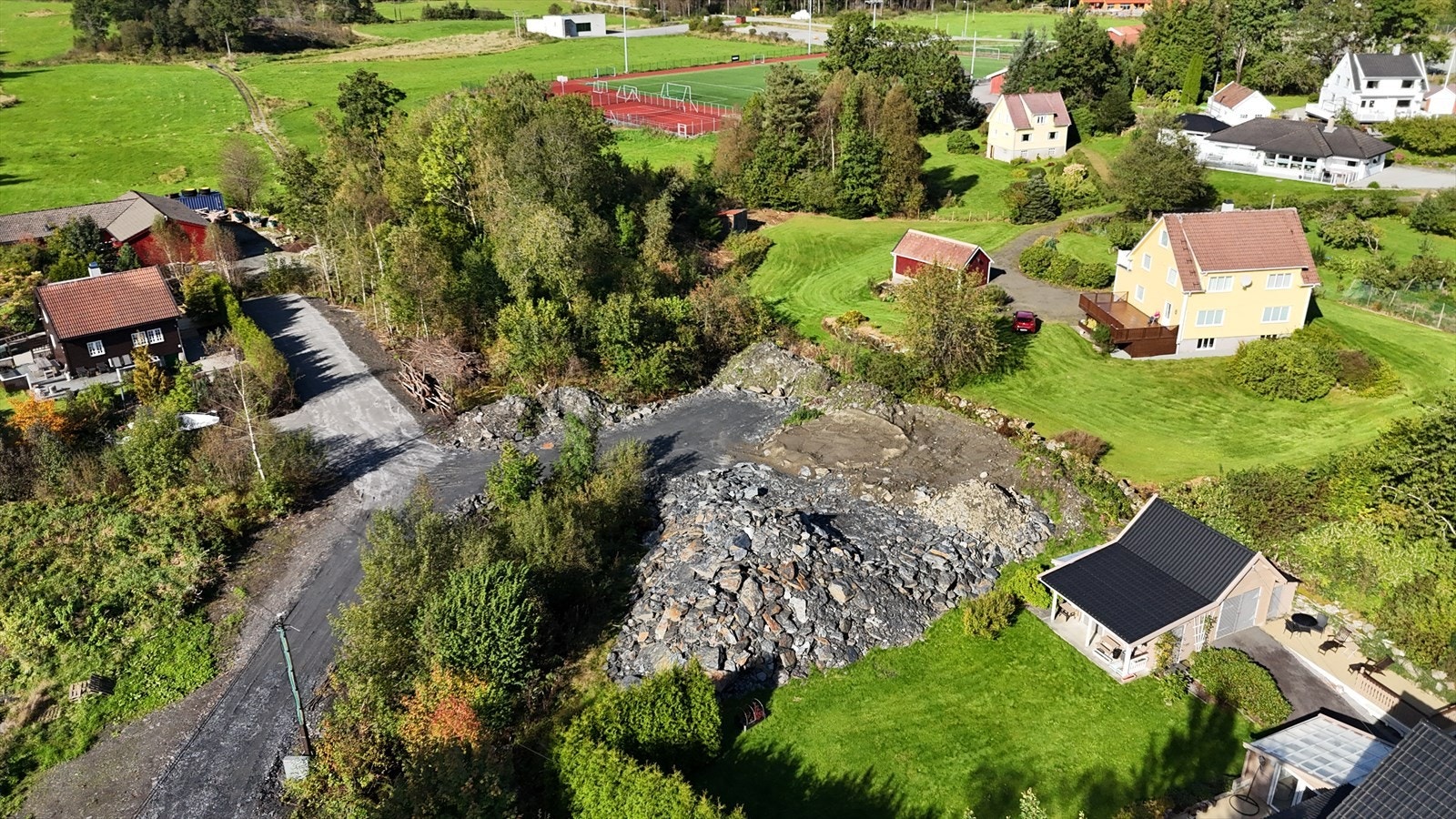 Enkel adkomst via bilvei helt frem. Galleribilde