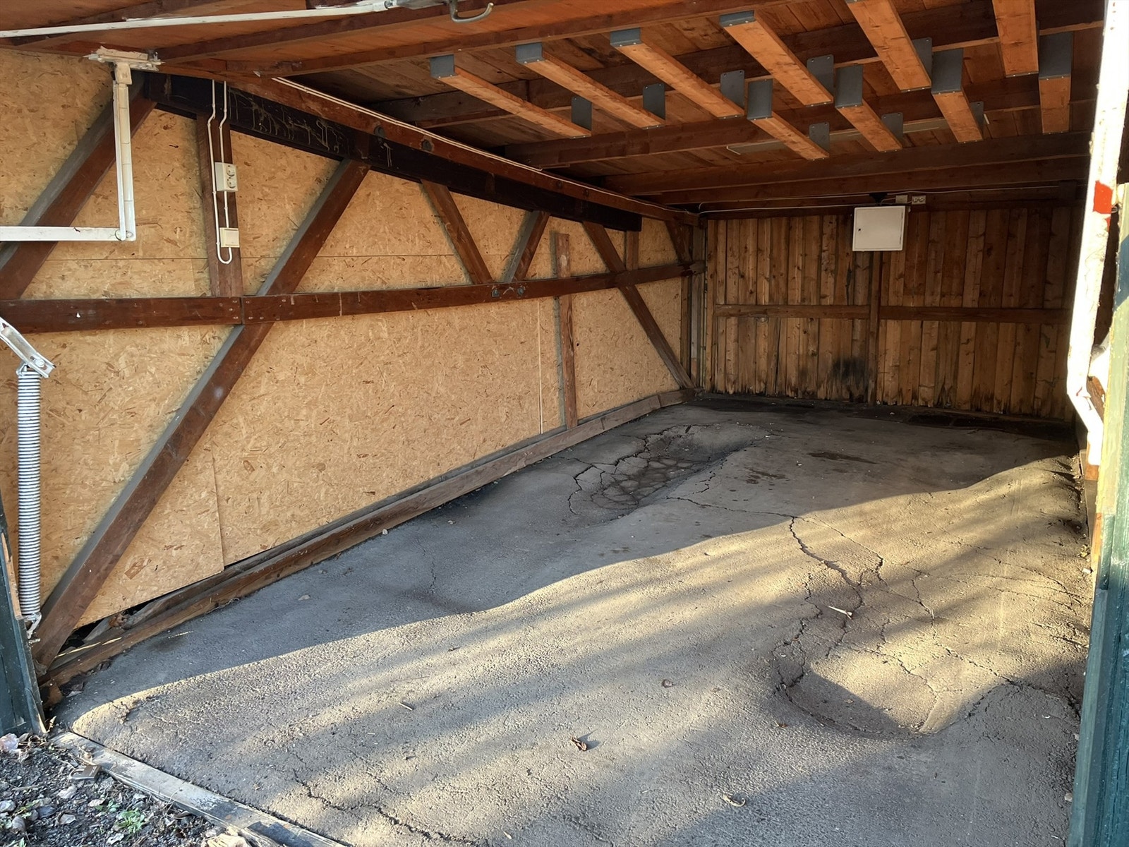 Felleskostnader for garasjen blir fakturert kvartalsvis og er på kr 1 023,-. Det tilkommer kr 850,- i eierskifte til forretningsfører Galleribilde