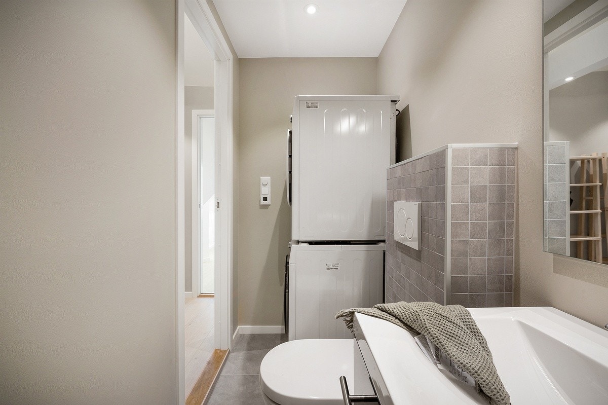 x. Bad 2. etg Galleribilde