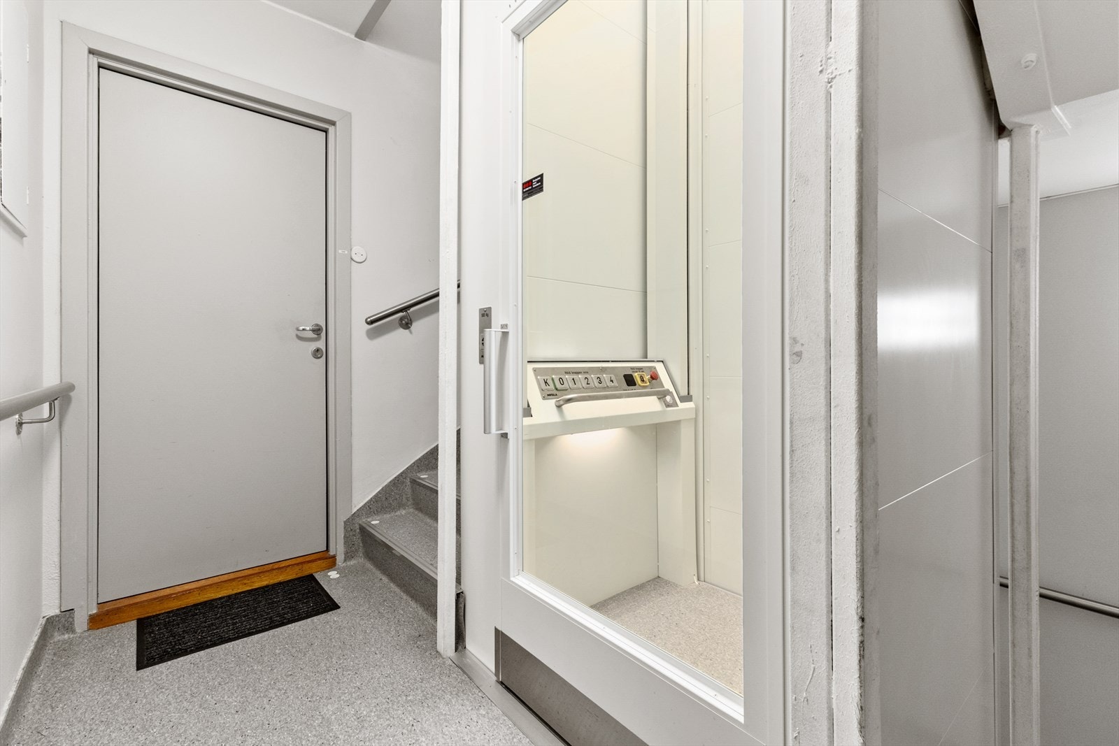 Felles trappegang med heis. Galleribilde