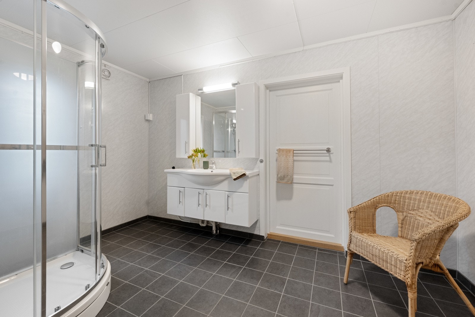 Stort bad i 1.etg. Galleribilde